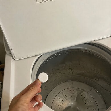 Illustration of washing machine cleaning